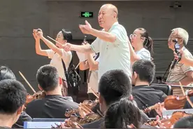 87岁，35年，音乐家蒋雄达和他的“音乐乐园”图片