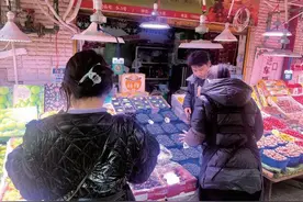 品质最好的每公斤160元！省外商贩抢货 拉高昆明蓝莓售价图片