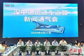 危化品车、四类及以上货车禁行深中通道图片