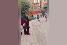 重庆一老人在小区水池里营救小孩时，疑因水池漏电意外离世，当地回应图片