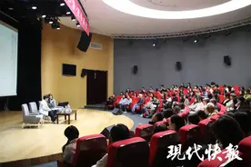 在崇明岛上写故事，作家栗鹿携全新小说集《1997年的蛹事件》做客南京鼓楼区图书馆图片