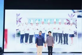 毕业后回母校从教，上海工匠、金牌教练引领学生用技能点亮梦想，培养大国工匠图片