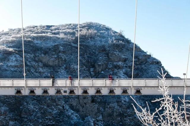 潭溪山“冻”真格了！今日实拍百米冰瀑惊艳成型，这个冬天等你赴约