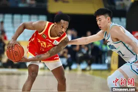 CBA季后赛：广厦主场力克青岛 布朗火力全开图片