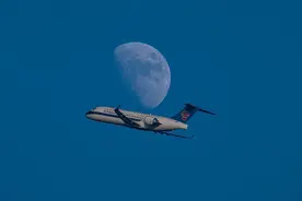 想在天上看月亮吗？这份赏月航班和选座攻略pick起来图片