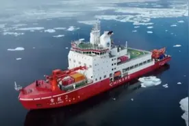 中国“雪龙2”号破冰船已到达北纬84度图片