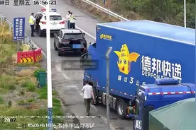 小车通过收费站时车内女子喊“救命”，高速交警立即追查拦截图片