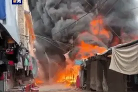 巴基斯坦白沙瓦火灾已被控制 火灾原因尚未确定图片