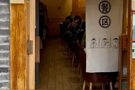 在成都“吃独食”火了，“一个人的火锅”可以不只是冒菜图片