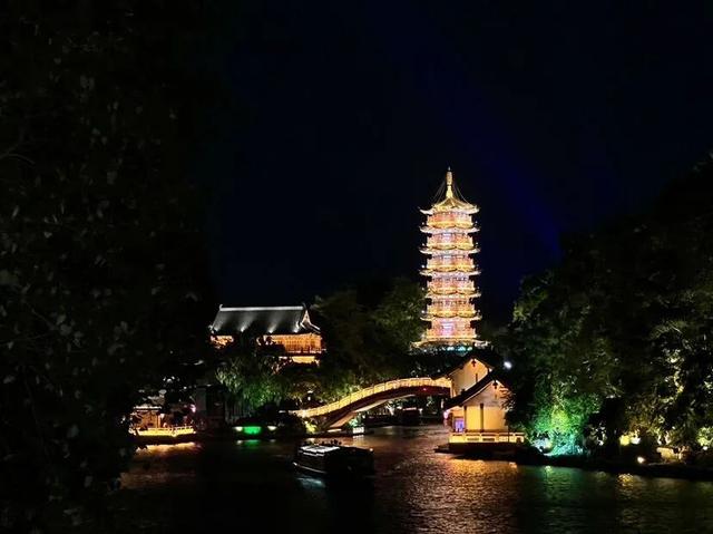桂林“山水甲天下”画卷中，灵动而富有韵味的一笔