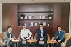 从“人工作业”到“人均AI指挥官”：金融业正在换剧本？图片