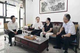 宋乐伟在泉山区走访慰问时强调：铭记奋斗历程 汲取榜样力量 以实干担当推进中国式现代化徐州新实践图片