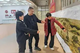 温岭夫妻绣出近30米长《清明上河图》，有人曾出价270万元欲购买图片