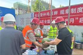 超过40℃一律停工，济南市住建局发布高温天气建筑施工“劳动保护令”图片