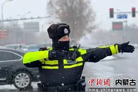 呼和浩特交警打出“组合拳” 疏堵保畅跑出“加速度”图片