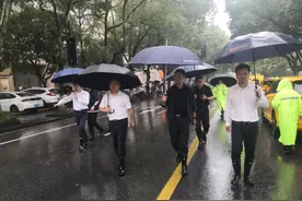 省防指副指挥长、省防指办主任、省应急管理厅厅长许小月带队赴钱塘江沿线检查指导防汛工作图片