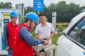 新能源车“移动充电宝”投放广昆高速，就在……图片