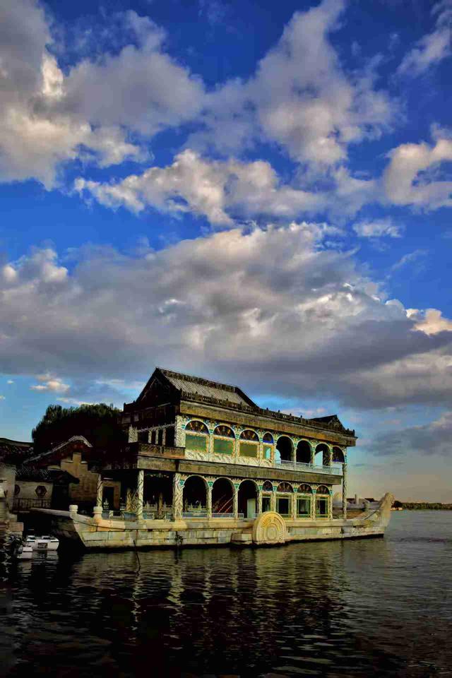 京城拍客今日精选｜深秋绿波暖 枫红衬晴空