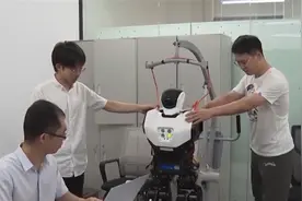 我国推动“AI+X”跨界人才培养 人工智能就业前景让相关专业热度持续攀升图片