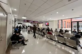 世界银屑病日｜银屑病引发关节炎比例高！医生：非“不治之症”图片