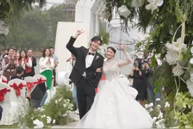 天鹅湖畔 浪漫邂逅！英德首届大型婚礼秀圆满举办图片