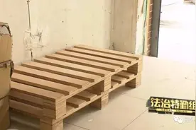 上海一快递小哥哭了……流浪狗“精准”叼走价值万元的包裹！喂养者该赔偿吗？图片