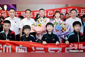 王曼昱3日载誉回哈尔滨图片