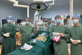 浙二医生分期手术，摘除巨大神经纤维瘤图片