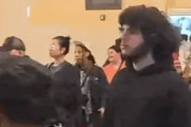 爆火！凌晨3点排队排出两条街，等6小时只为买它！“已经到非买不可的地步了”……图片