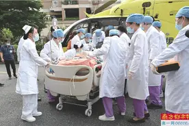 粤东首例ECMO航空转运 1小时飞越280公里生命接力图片