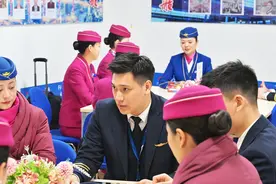 新春走基层｜“双飞”家庭 万米高空守护万家团圆图片