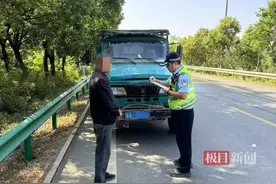 一眼假！低速货车挂“蓝牌”被依法查处图片