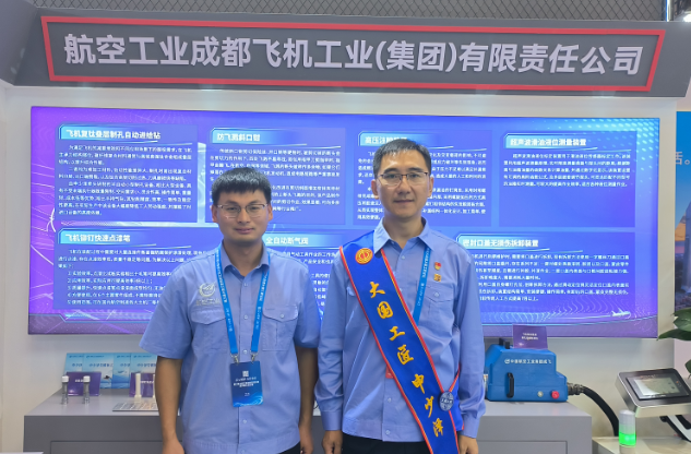 当月亮遇见飞机，这封家书写给每一位航空人