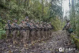 【高清组图】贵州武警官兵开展实战化反恐演练图片