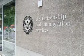 美国土安全部要求所有外国人须在移民局登记图片
