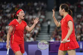 成就大满贯圆梦巴黎，陈清晨/贾一凡拿下羽毛球女双冠军图片