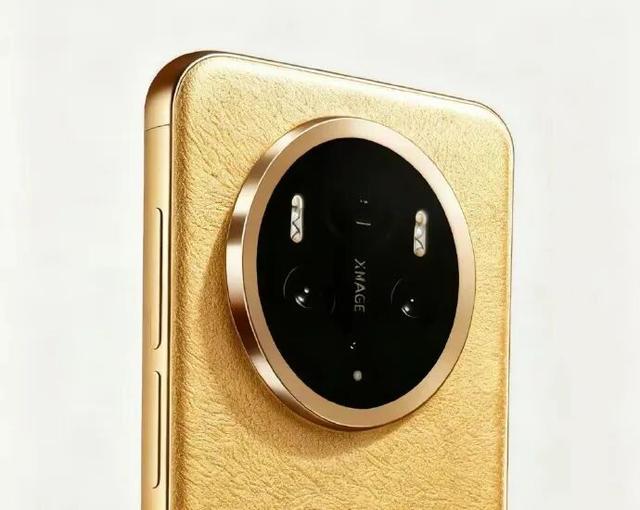 华为 Mate 70 Air 真机曝光，6.9 英寸超大屏设计，或为塑料材质中框