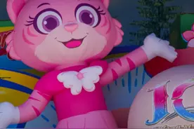 长隆海洋王国举行首个“海洋夏日时装秀”图片