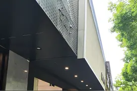 店家澄清“城管扎破店庆气球”：系帮忙清理，遭网友歪曲解读图片