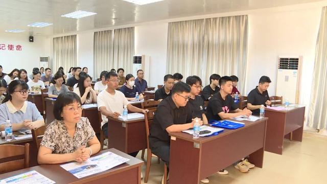 惠东开放大学举办人工智能训练师专题讲座 助力技能人才培育