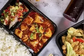 200份外卖屡屡惊现头发、钢丝？无中生“物”“碰瓷”生财，判了！图片