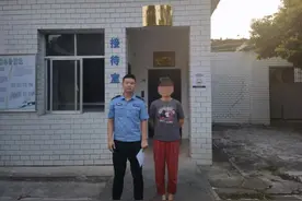 这东西也有人偷？益阳一理发店老板娘懵了！警方抓获一名盗窃晾衣架嫌疑人图片