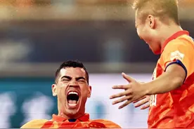 费莱尼贾德松进球，山东泰山队主场2:1武汉三镇图片