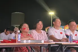 湖南伢子严浪宇巴黎奥运会蹦床摘铜！小时候调皮好动，父亲常带他到河边翻跟头图片