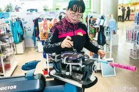 羽毛球拍穿线图片