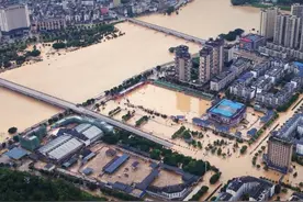 榕江凌晨发布通告：呼吁让出生命通道，灾后清淤这些路段禁止驶入；榕江洪水为何这么大图片