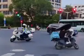 事发上海街头，男子阻碍民警执法，上演“魔力转圈圈”！图片