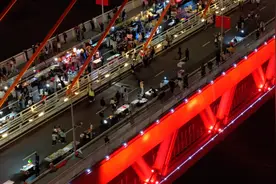 太宠了吧！重庆又为游客封千厮门大桥，还包逛吃逛吃图片