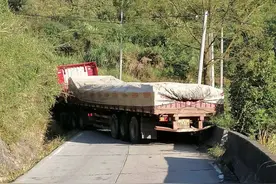 宜章县杨梅山镇：紧急救援暖人心 全力护航保平安图片