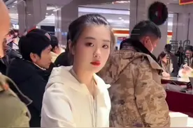 胖东来大部分黄金饰品不收手工费：其他品牌金店零售价格833元/克 胖东来今日金价723元/克图片